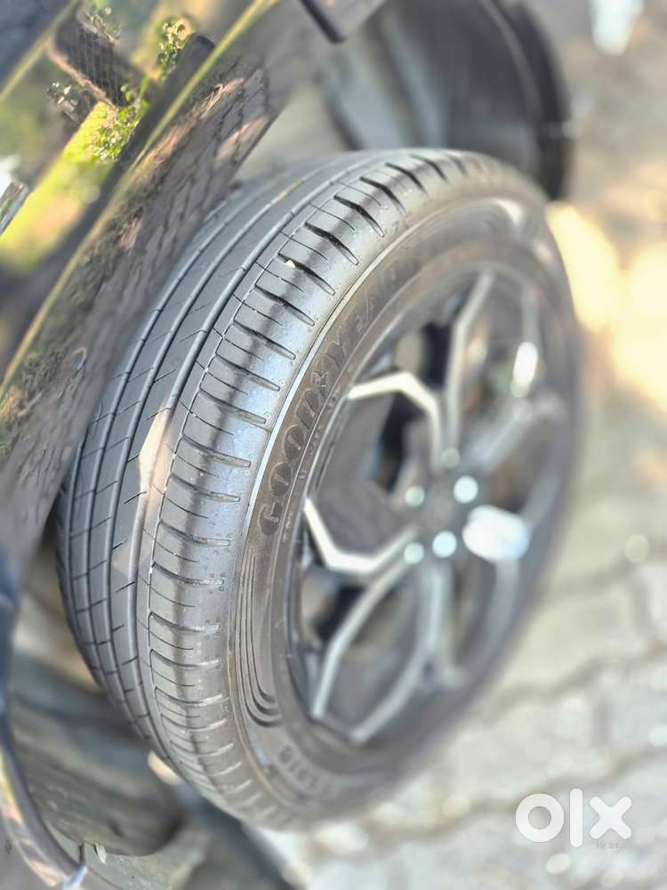 Tata Curvv Creative Plus S 1.2 Revotron Petrol 7dca, 2025, Petrol