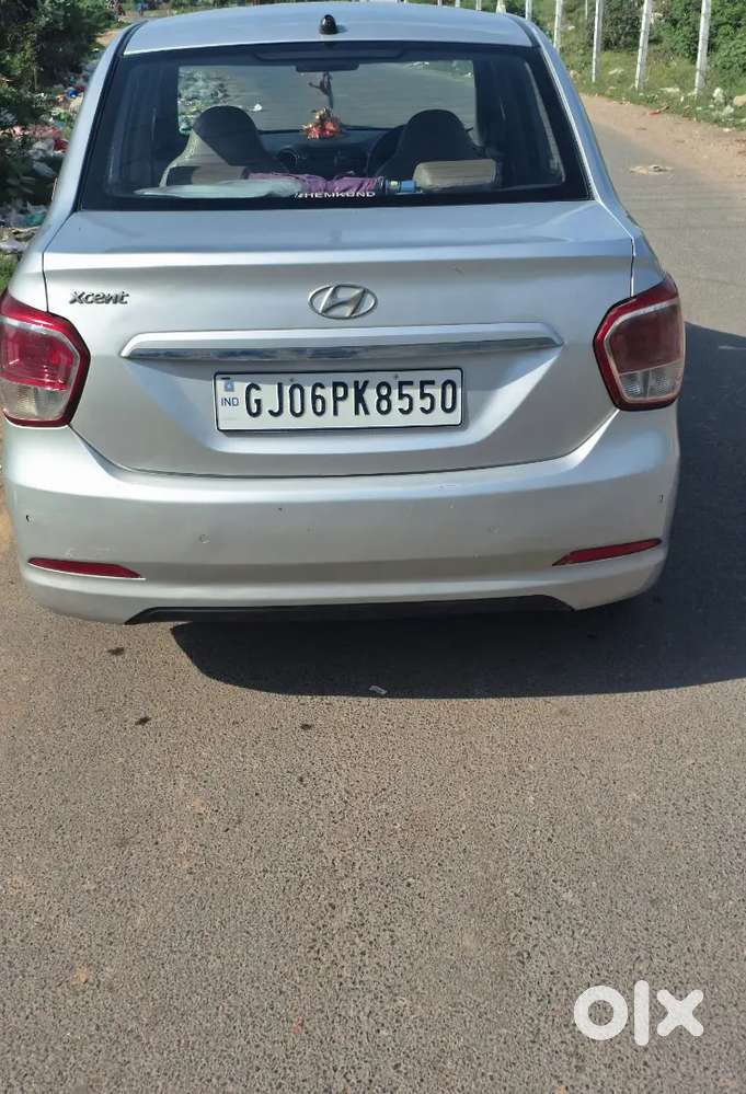 Sellig Hyundai Xcent Diesel201479000 Km Genuine Km With Service Reco