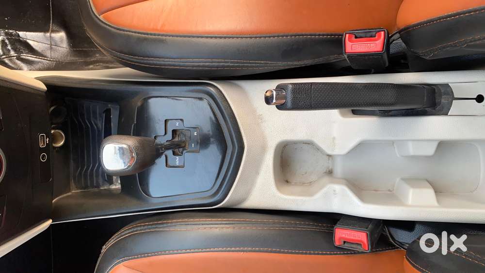 Mahindra Xuv300 1.2 W6 Amt Petrol, 2022, Petrol