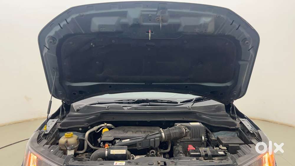 Mahindra Xuv300 1.2 W8 (o) Amt Petrol, 2024, Petrol