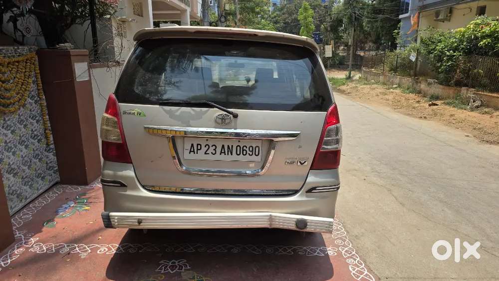 Toyota Innova 2.5ev 8str