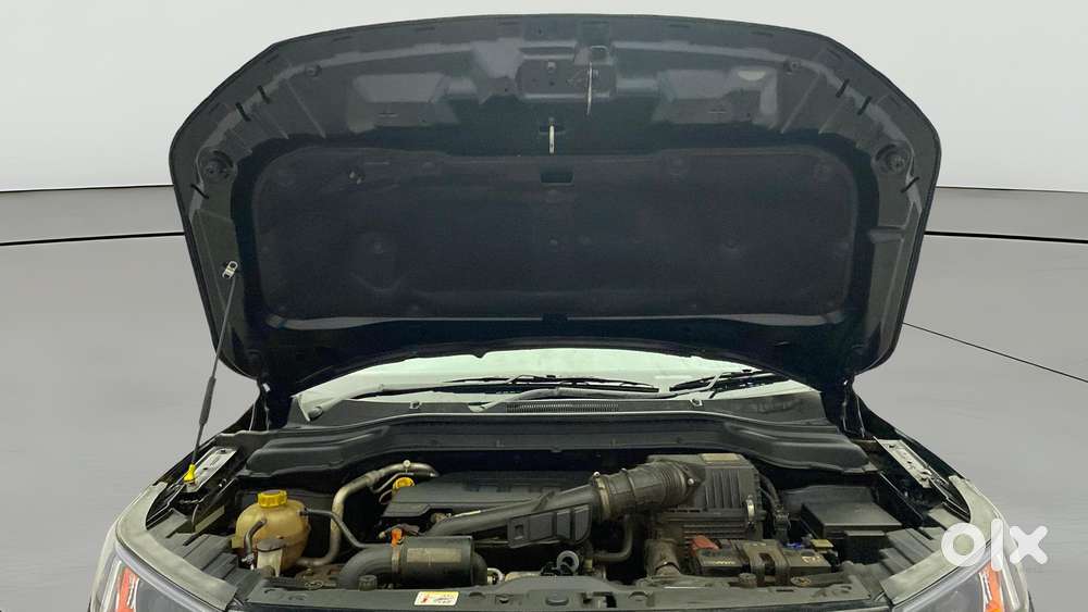 Mahindra Xuv300 W8 Option, 2023, Petrol