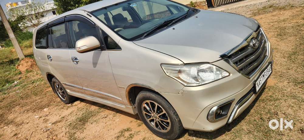 Toyota Innova 2.0 V 2014