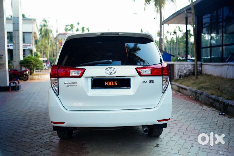 Toyota Innova Crysta 2.4 V, 2016, Diesel