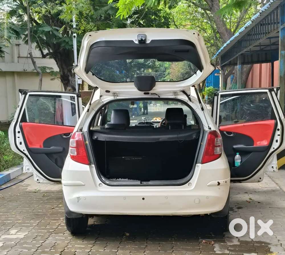 Arget Seals,my Car Honda Jazz 2009 Petrol 82500 Km Driven