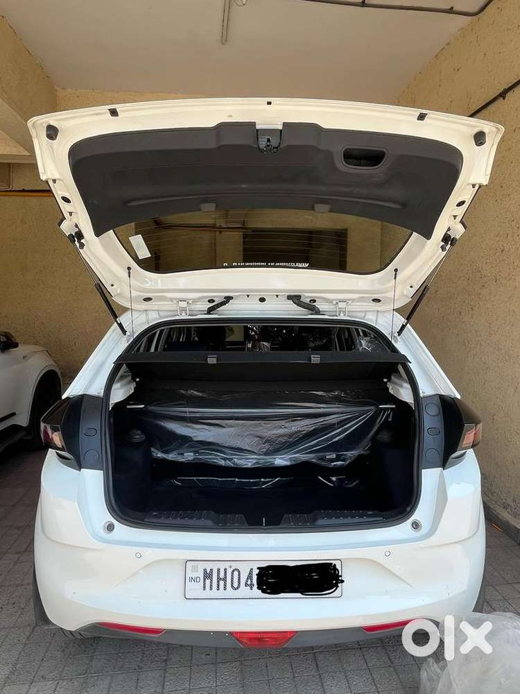 2024 Tata Altroz Dca(automatic) Top Model With Sunroof  5400 Km Only