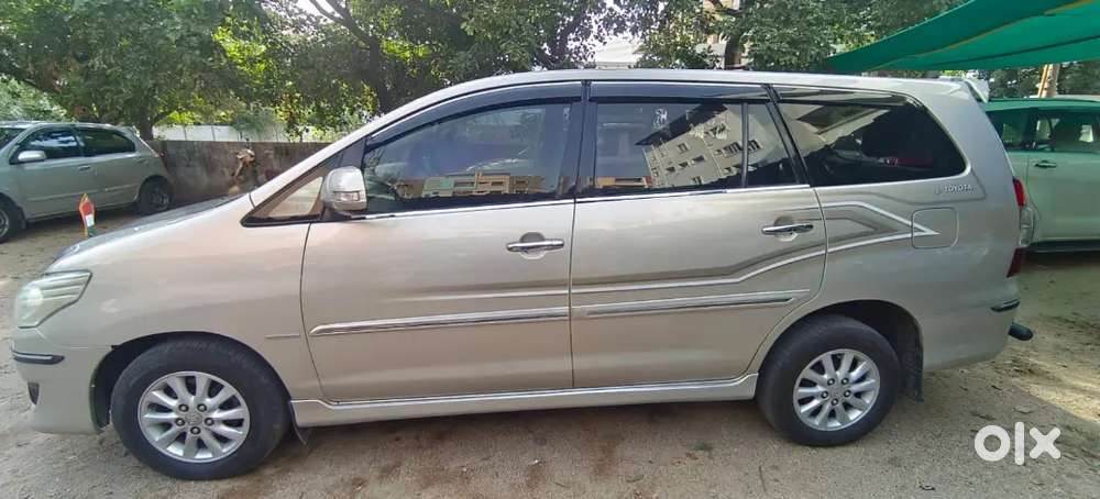 Toyota Innova 2.5 V 2012 Diesel Manual