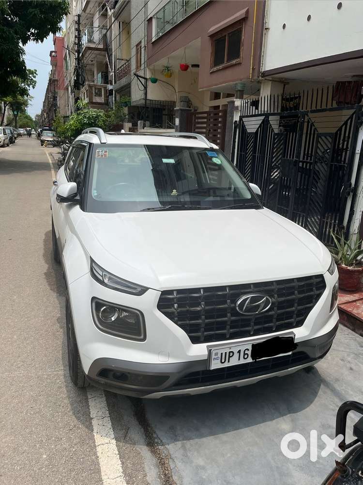 Hyundai Venue Petrol 2019 (automatic With Sun-roof)