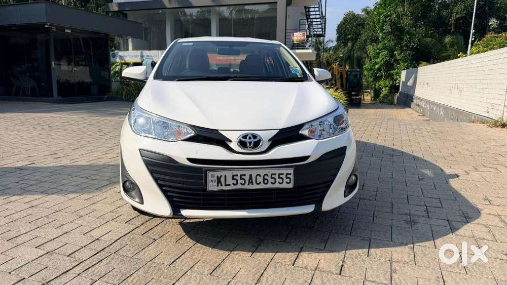 Toyota Yaris J Cvt, 2021, Petrol