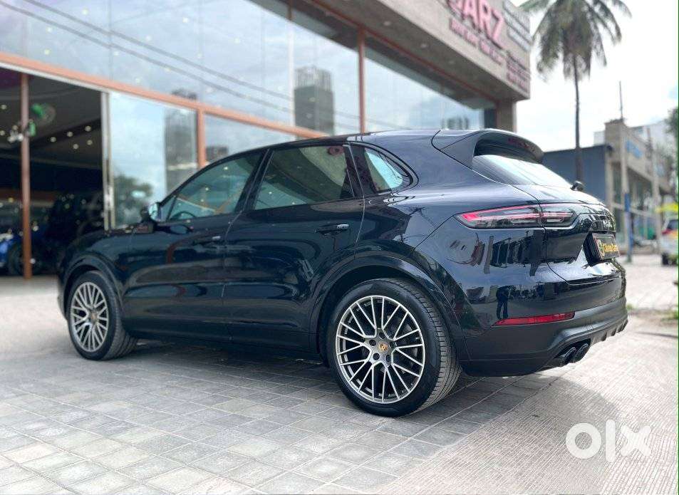 Porsche Cayenne Platinum Edition, 2023, Petrol