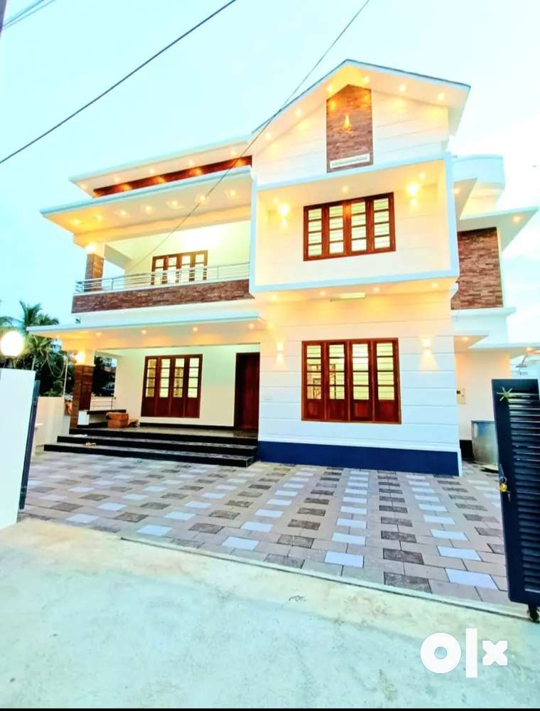 6 cent 2500 sqft 4 bed rooms newly posh in Koonammav near edapally ...