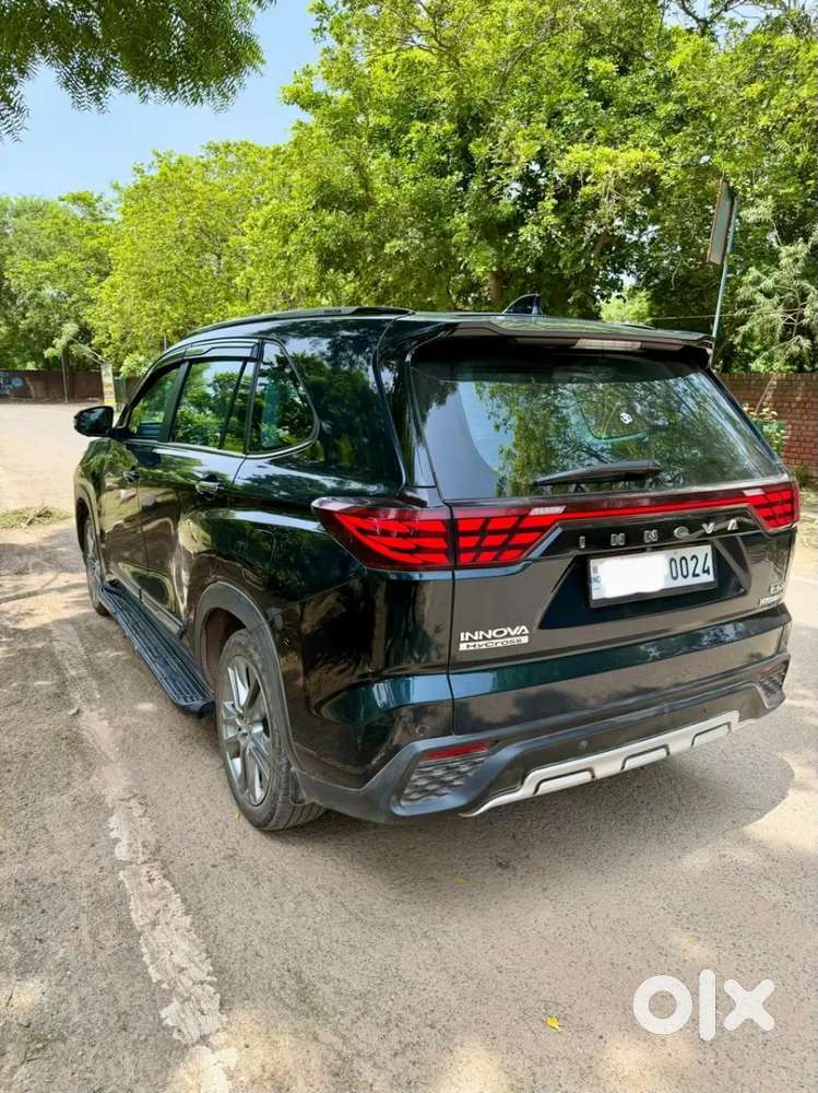 Toyota Innova Hycross 2.0 Zx (o) Hybrid 7 Str, 2024, Petrol