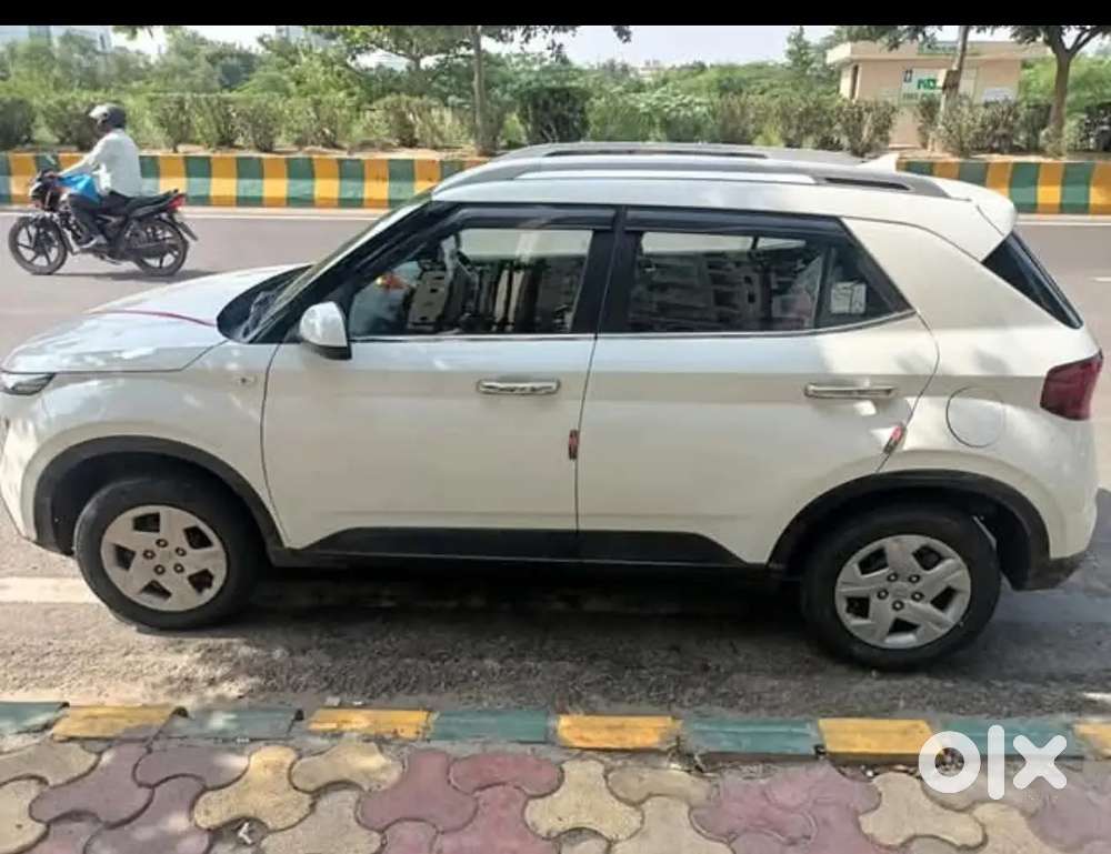 Hyundai Venue 2020 Cng & Hybrids 42000 Km Driven