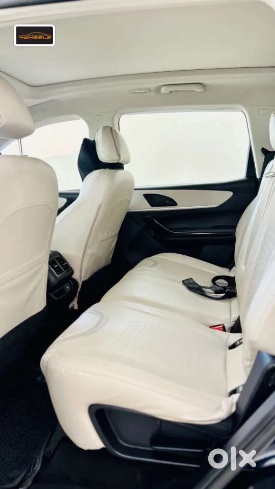 Mahindra Xuv700 2.2 Ax 5 Diesel At 7 Str, 2024, Diesel