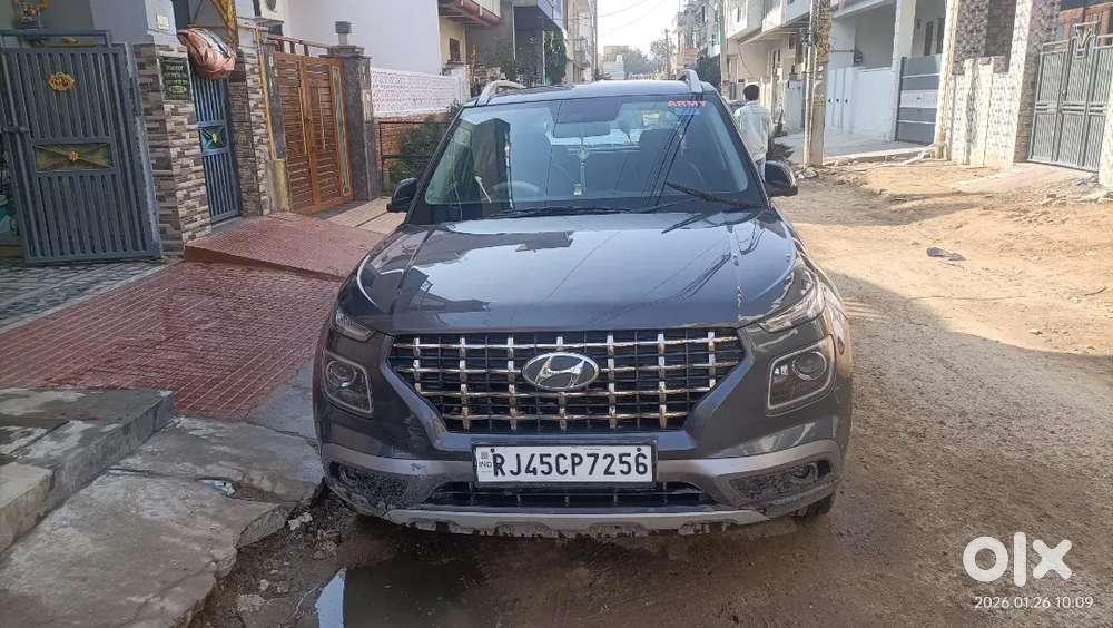 Hyundai Venue 2021 Petrol 32000 Km Driven