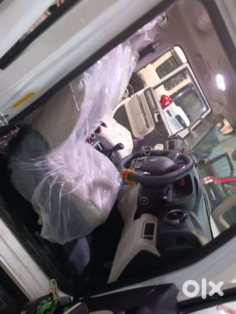 Mahindra Thar Roxx 2025 Petrol Well Maintained