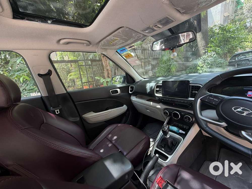 Hyundai Venue 2022 Petrol 25000 Km Driven