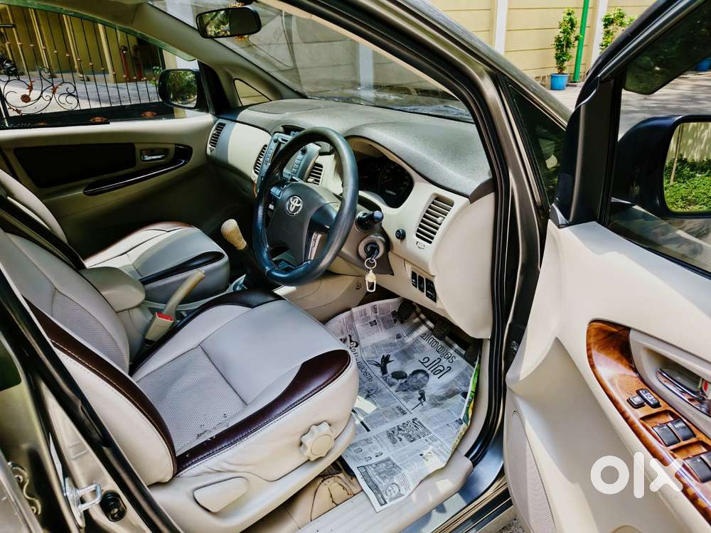 Toyota Innova 2.5 Vx 8 Seater Bs Iv, 2014, Diesel