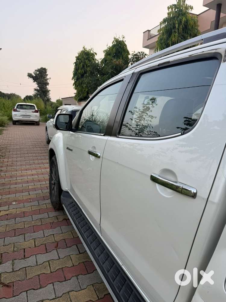 Isuzu V-cross 2019 Diesel Well Maintained