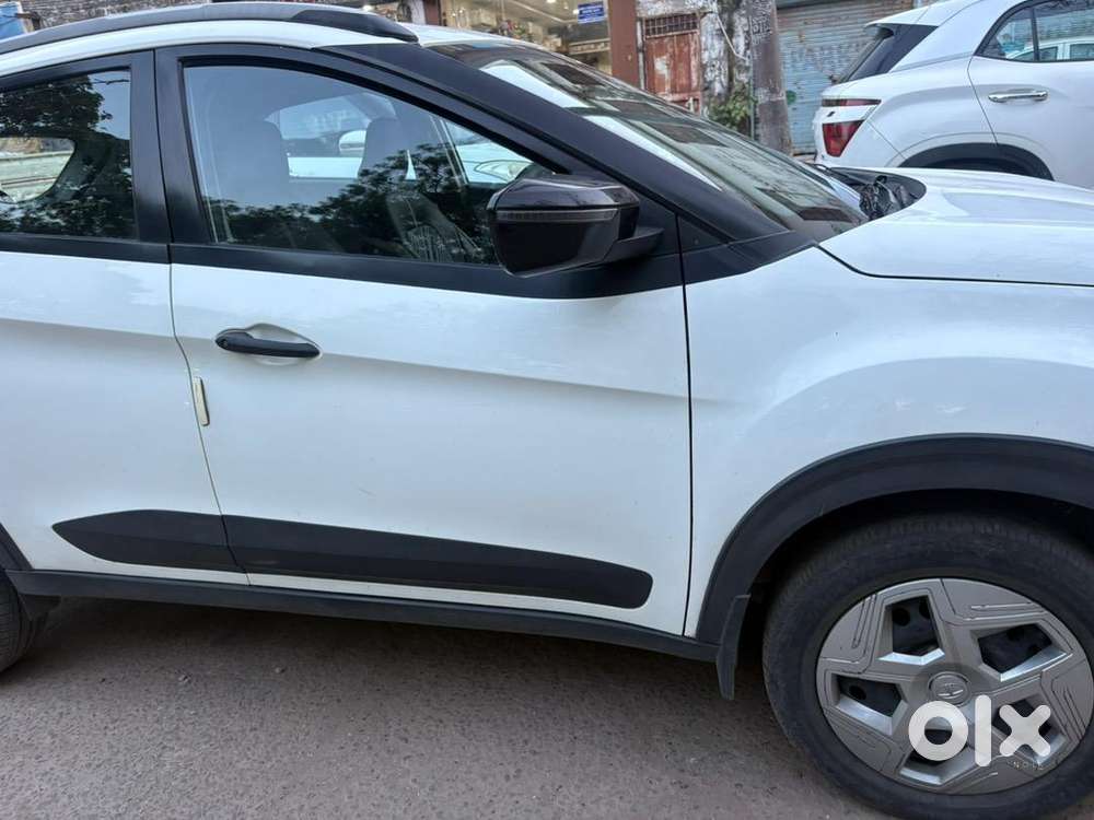 Tata Nexon White New Facelift