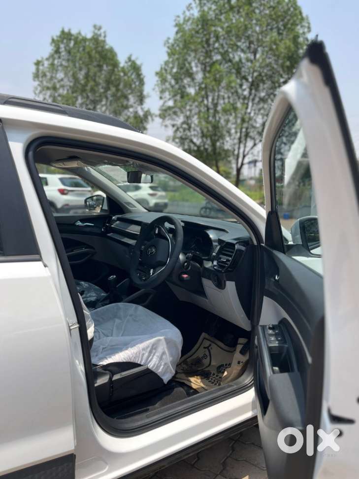 Skoda Kylaq Signature, 2025, Petrol