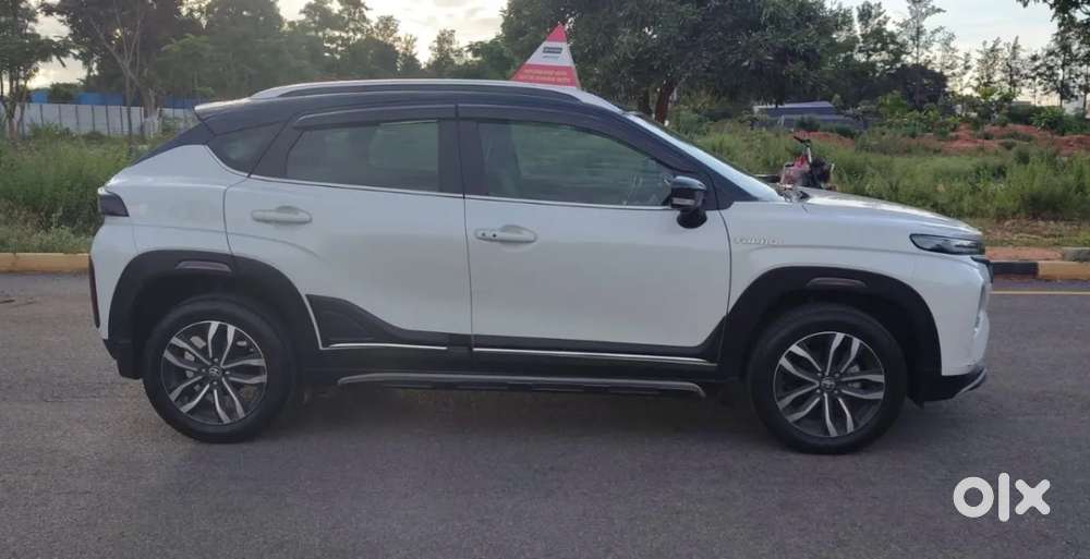 Toyota Urban Cruiser Taisor V 1.0 Petrol At Dual Tone, 2024, Petrol