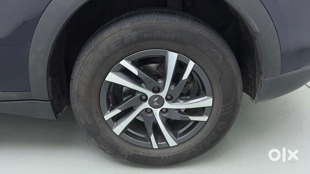 Mahindra Xuv700 2.0 Ax 5 Petrol At Str, 2023, Petrol