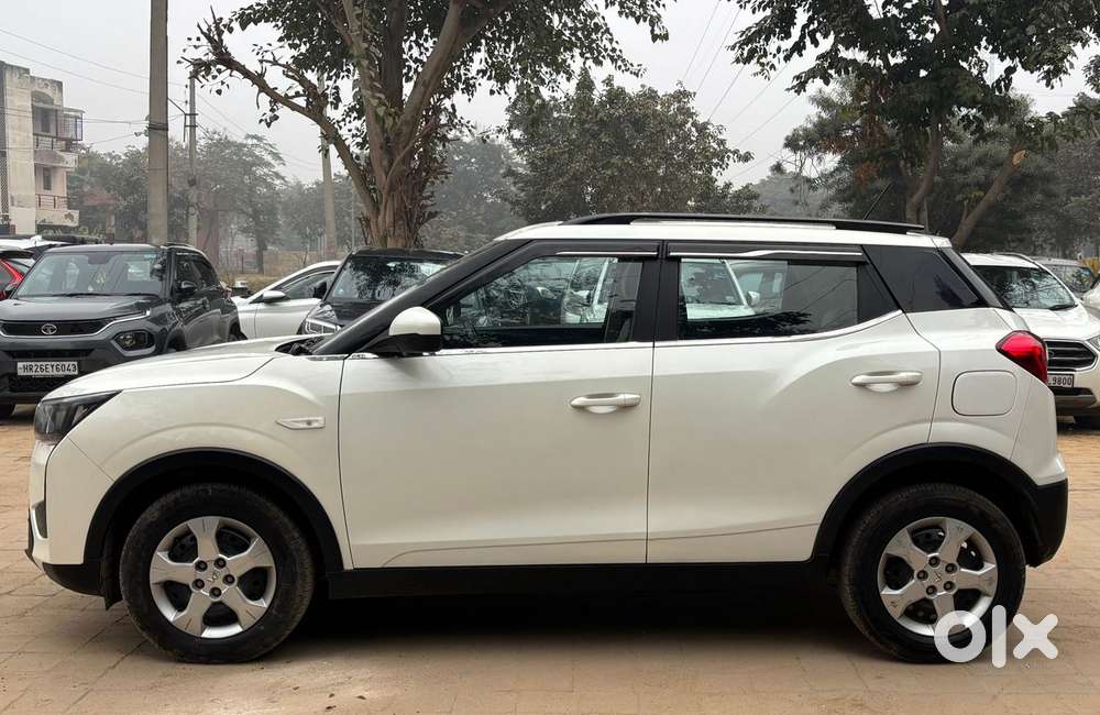 Mahindra Xuv300 1.2 W6 Amt Petrol, 2023, Petrol
