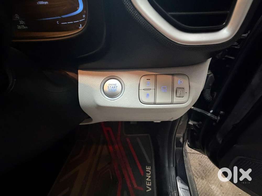 Hyundai Venue 2024 Manual