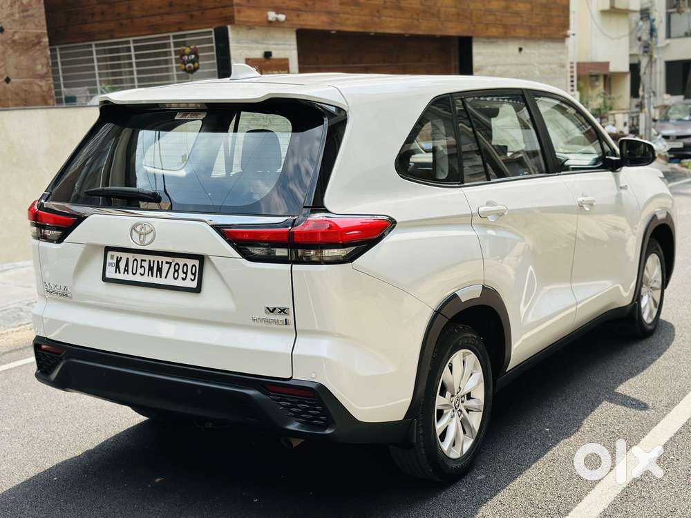 Toyota Innova Hycross 2.0 Vx (o) Hybrid 8 Str, 2025, Petrol