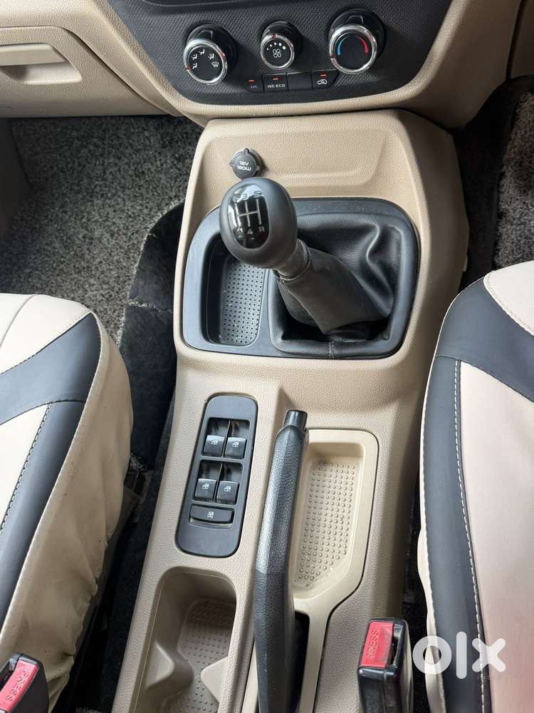 Mahindra Tuv 300 T4, 2016, Diesel