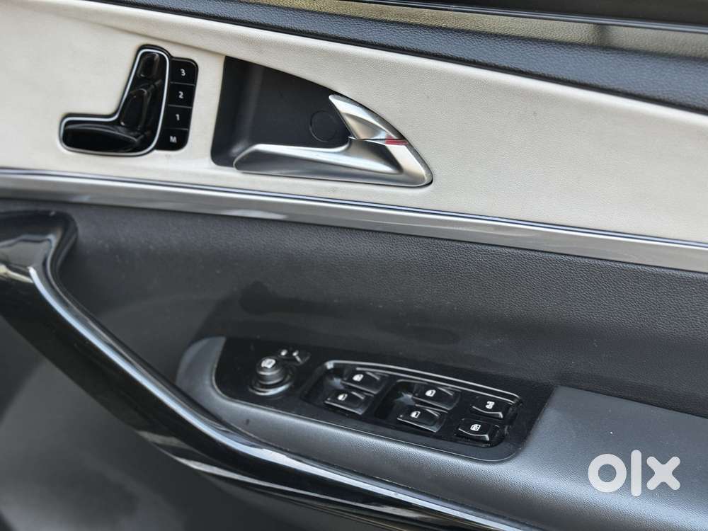 Mahindra Xuv700 Ax7l 6 Str At, 2023, Diesel