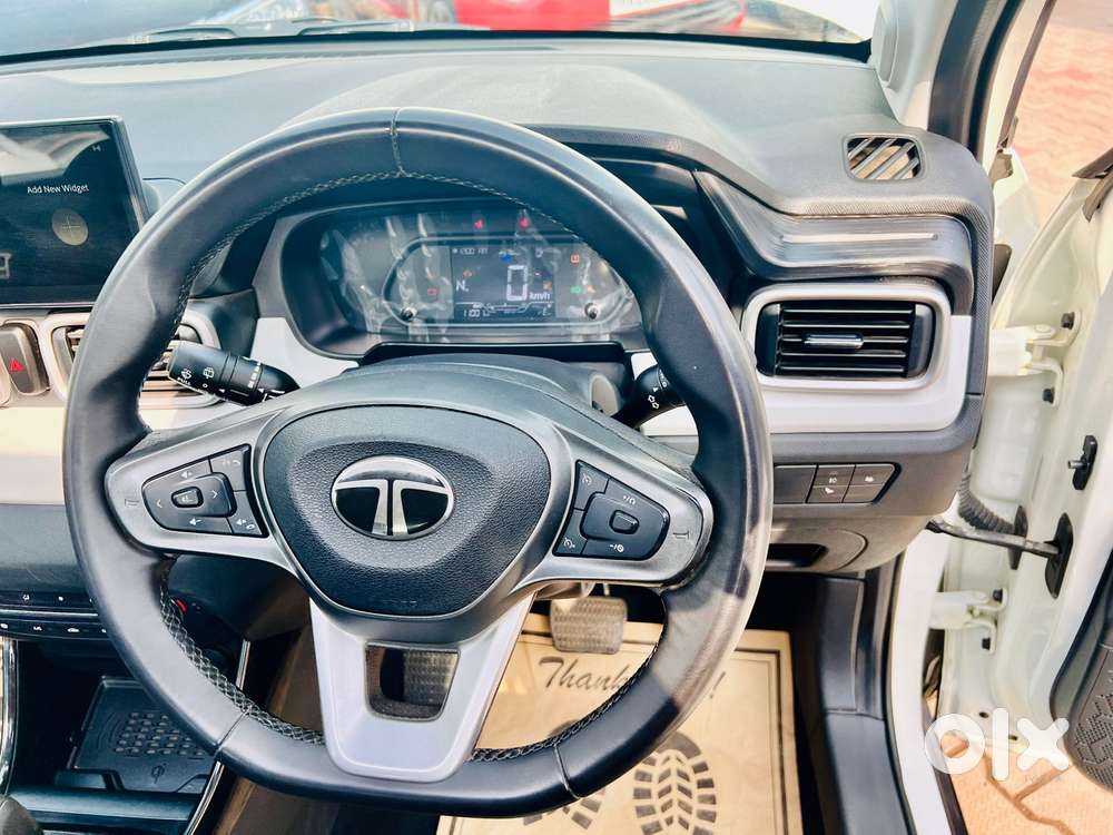 Tata Punch Creative Dual Tone Amt Sunroof, 2025, Petrol