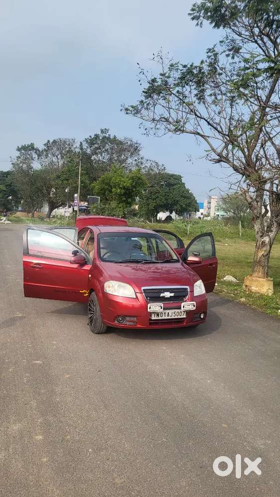 Chevrolet Aveo Sedan (red)