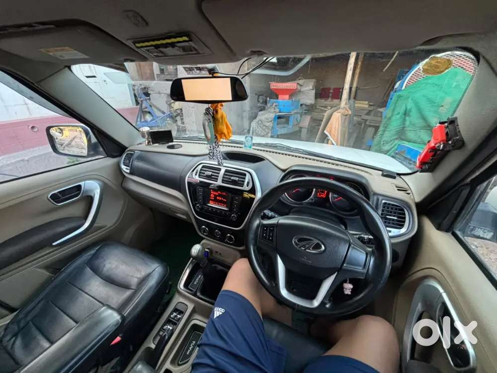 Mahindra Tuv 300 T8
