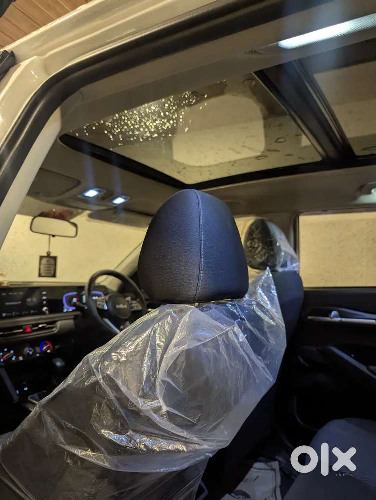 Kia Seltos Htk(o) Next To Showroom , Panaromic Sunroof