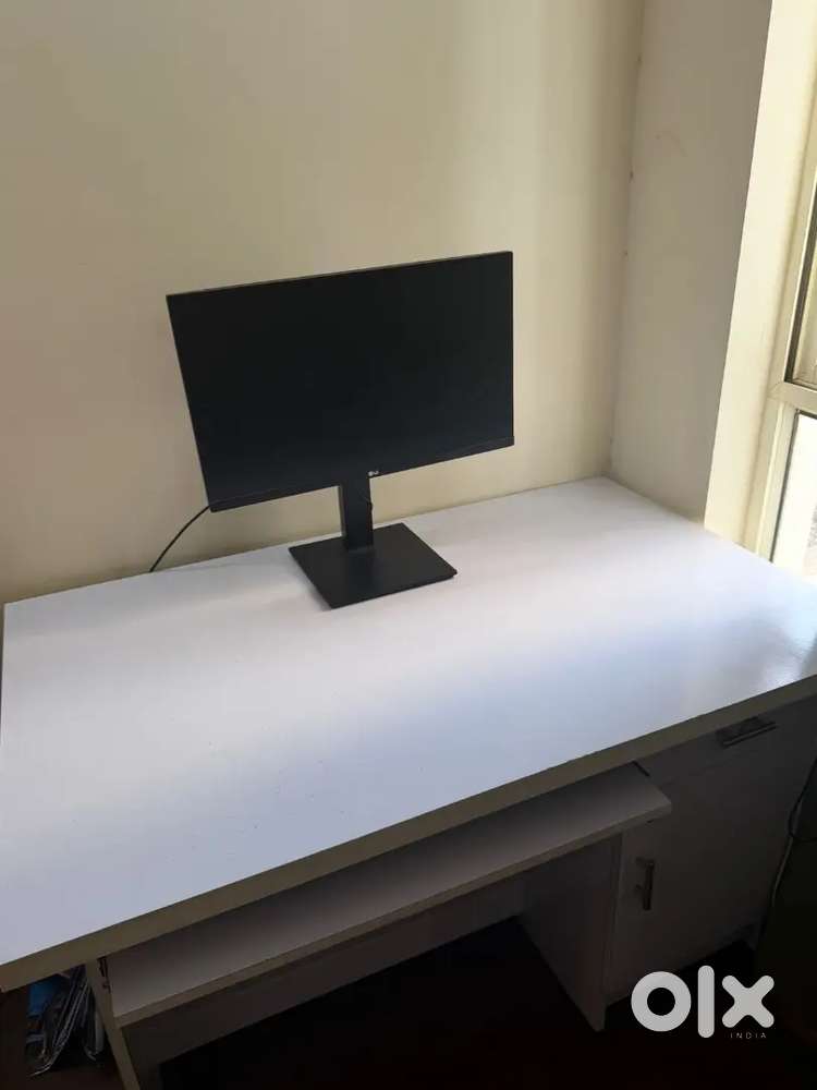 LG Monitor 24 inch QHD