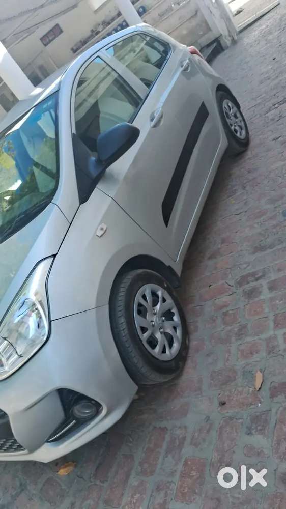 Hyundai Grand I10 2017 Petrol 60000 Km Driven