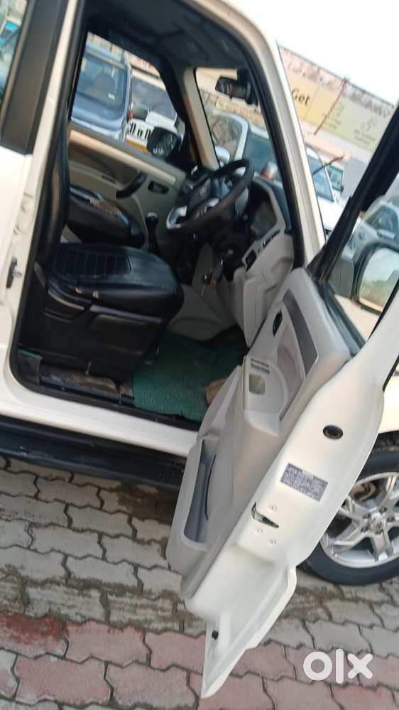 Mahindra Scorpio S10 8 Seater, 2017