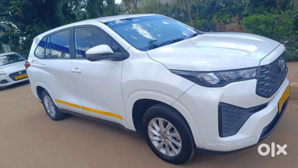 Toyota Innova Hycross 2023