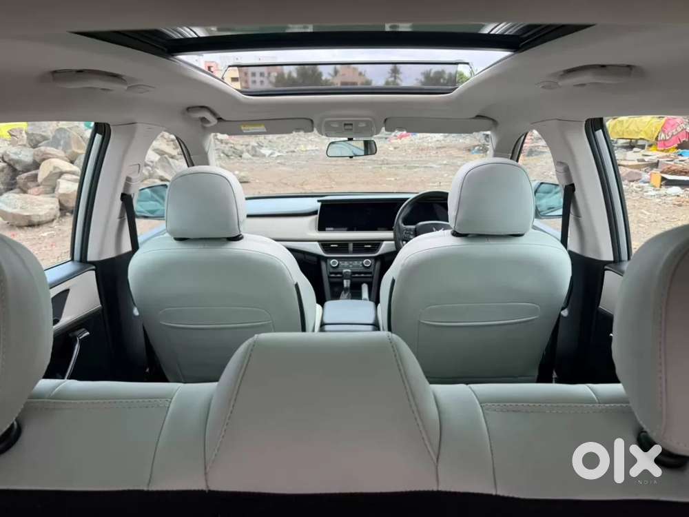 Mahindra Xuv700 2.0 Ax 5 Petrol At Str, 2022, Petrol