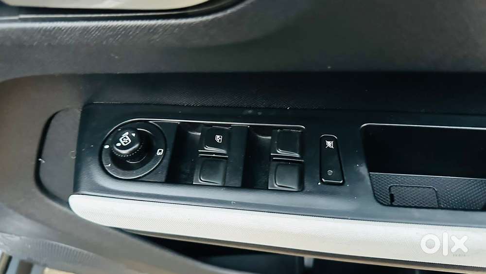 Tata Punch, 2025, Petrol