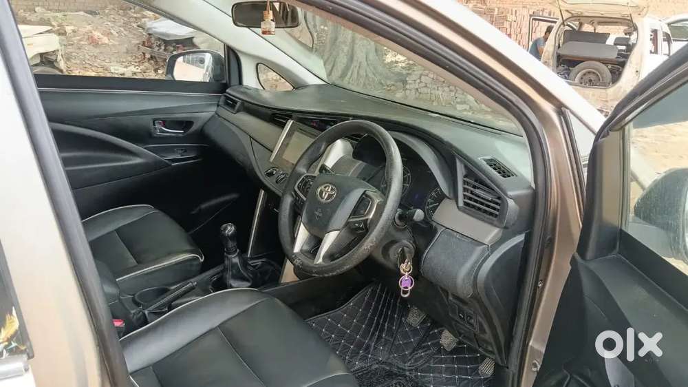 Innova Crysta 2.4 Gx 7 Setar