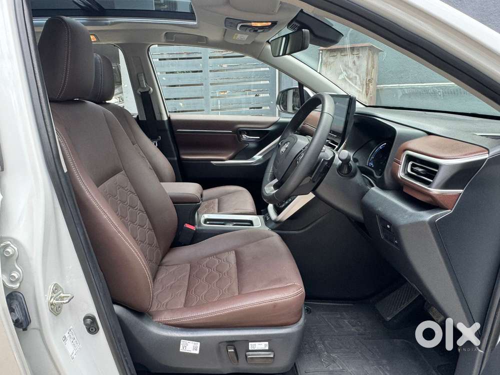 Toyota Innova Hycross 2.0 Zx (o) Hybrid 7 Str, 2024, Petrol