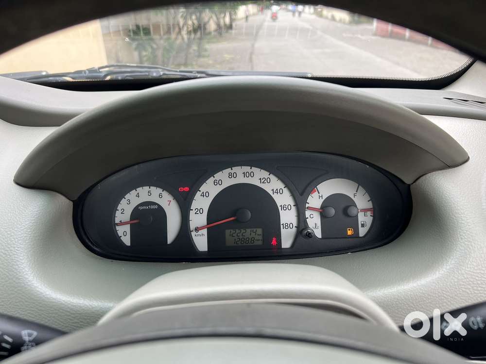Mahindra Quanto C8, 2013, Diesel