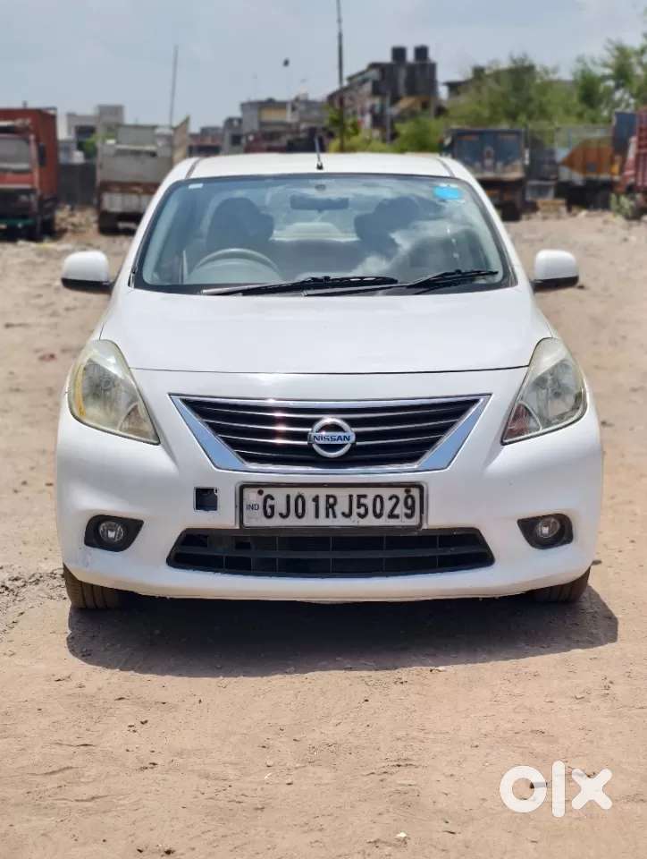 Nissan Sunny, 2015, Petrol