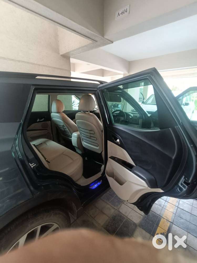 Xuv300 W8 O Petrol Amt