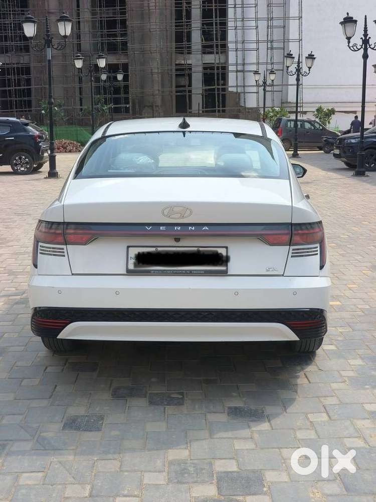 Hyundai Verna 1.5 Sx (o) Petrol Mt, 2023, Petrol