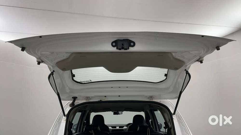 Renault Triber Rxz, 2021, Petrol