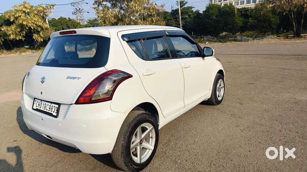 Maruti Suzuki Swift Vxi 2015 Manual With Alloy And Projector Head Lamp